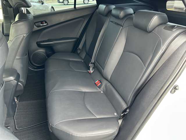 トヨタ プリウス S ツーリングセレ ブラックED 兵庫県 2022(令4)年 4.7万km プラチナホワイトパールマイカ 純正ナビ/（CD/BT/USB)/フルセグTV/全方位カメラ/ETC/TRDエアロ（フロント/サイド/リア）/衝突軽減ブレーキ/レーダークルーズコントロール/前後コーナーセンサー/レザーシート/シートヒーター/LEDヘッドライト/オートライト/オートハイビーム/フォグランプ/スマートキー/プッシュスタート/電動パーキングブレーキ/電動格納ミラー/純正フロアマット/純正専用アルミ17インチ