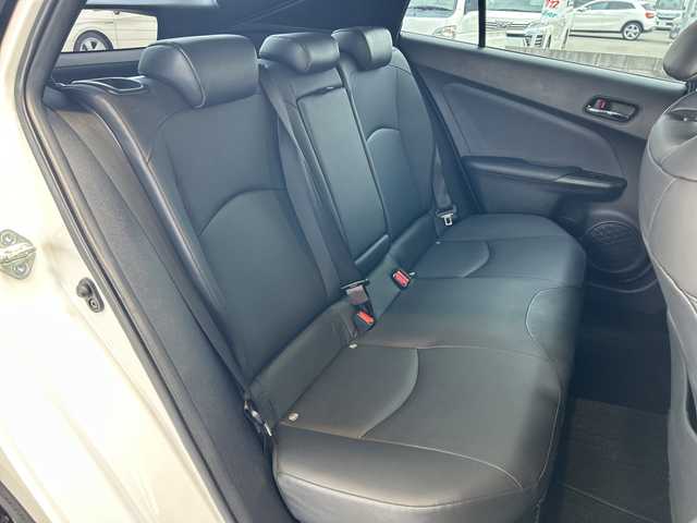 トヨタ プリウス S ツーリングセレ ブラックED 兵庫県 2022(令4)年 4.7万km プラチナホワイトパールマイカ 純正ナビ/（CD/BT/USB)/フルセグTV/全方位カメラ/ETC/TRDエアロ（フロント/サイド/リア）/衝突軽減ブレーキ/レーダークルーズコントロール/前後コーナーセンサー/レザーシート/シートヒーター/LEDヘッドライト/オートライト/オートハイビーム/フォグランプ/スマートキー/プッシュスタート/電動パーキングブレーキ/電動格納ミラー/純正フロアマット/純正専用アルミ17インチ