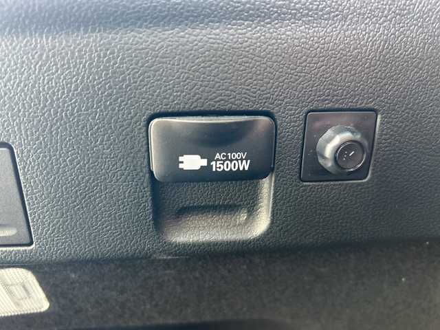 トヨタ プリウス S ツーリングセレ ブラックED 兵庫県 2022(令4)年 4.7万km プラチナホワイトパールマイカ 純正ナビ/（CD/BT/USB)/フルセグTV/全方位カメラ/ETC/TRDエアロ（フロント/サイド/リア）/衝突軽減ブレーキ/レーダークルーズコントロール/前後コーナーセンサー/レザーシート/シートヒーター/LEDヘッドライト/オートライト/オートハイビーム/フォグランプ/スマートキー/プッシュスタート/電動パーキングブレーキ/電動格納ミラー/純正フロアマット/純正専用アルミ17インチ