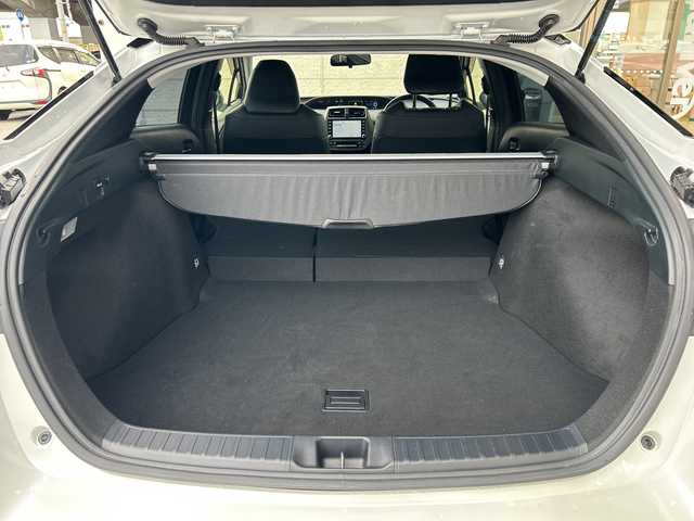 トヨタ プリウス S ツーリングセレ ブラックED 兵庫県 2022(令4)年 4.7万km プラチナホワイトパールマイカ 純正ナビ/（CD/BT/USB)/フルセグTV/全方位カメラ/ETC/TRDエアロ（フロント/サイド/リア）/衝突軽減ブレーキ/レーダークルーズコントロール/前後コーナーセンサー/レザーシート/シートヒーター/LEDヘッドライト/オートライト/オートハイビーム/フォグランプ/スマートキー/プッシュスタート/電動パーキングブレーキ/電動格納ミラー/純正フロアマット/純正専用アルミ17インチ