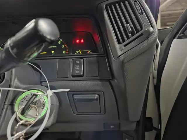 トヨタ クラウン ワゴン ロイヤルエクストラ ツーリング 愛知県 1997(平9)年 8.2万km スーパーホワイトⅡ ブラックルーフレール/FM/AMラジオ/オートライト/オートエアコン/革巻きステアリング/ファブリックシート/純正15インチアルミホイール/禁煙車