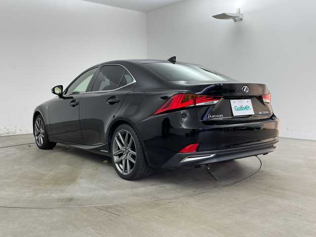 レクサス ＩＳ 300h Fスポーツ 兵庫県 2017(平29)年 6.9万km ブラック ・純正ナビ/CD/DVD/TV/Bluetooth/USB/・バックカメラ/・ハーフレザーシート/・前席シートヒーター/・前席パワーシート/・前後ドライブレコーダー/・Lexus　Safety　System　＋/・プリクラッシュセーフティ/・レーンディパーチャーアラート/・レーダークルーズコントロール/・オートマチックハイビーム/・純正１８インチアルミホイール/・nanoe/・ビルトインETC2.0/・パドルシフト/・ドアミラーヒーター/・LEDヘッドライト/・スマートキー