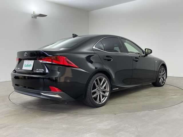 レクサス ＩＳ 300h Fスポーツ 兵庫県 2017(平29)年 6.9万km ブラック ・純正ナビ/CD/DVD/TV/Bluetooth/USB/・バックカメラ/・ハーフレザーシート/・前席シートヒーター/・前席パワーシート/・前後ドライブレコーダー/・Lexus　Safety　System　＋/・プリクラッシュセーフティ/・レーンディパーチャーアラート/・レーダークルーズコントロール/・オートマチックハイビーム/・純正１８インチアルミホイール/・nanoe/・ビルトインETC2.0/・パドルシフト/・ドアミラーヒーター/・LEDヘッドライト/・スマートキー