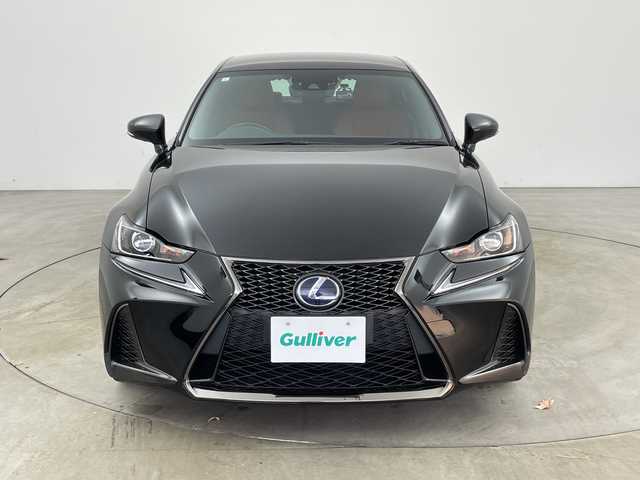レクサス ＩＳ 300h Fスポーツ 兵庫県 2017(平29)年 6.9万km ブラック ・純正ナビ/CD/DVD/TV/Bluetooth/USB/・バックカメラ/・ハーフレザーシート/・前席シートヒーター/・前席パワーシート/・前後ドライブレコーダー/・Lexus　Safety　System　＋/・プリクラッシュセーフティ/・レーンディパーチャーアラート/・レーダークルーズコントロール/・オートマチックハイビーム/・純正１８インチアルミホイール/・nanoe/・ビルトインETC2.0/・パドルシフト/・ドアミラーヒーター/・LEDヘッドライト/・スマートキー