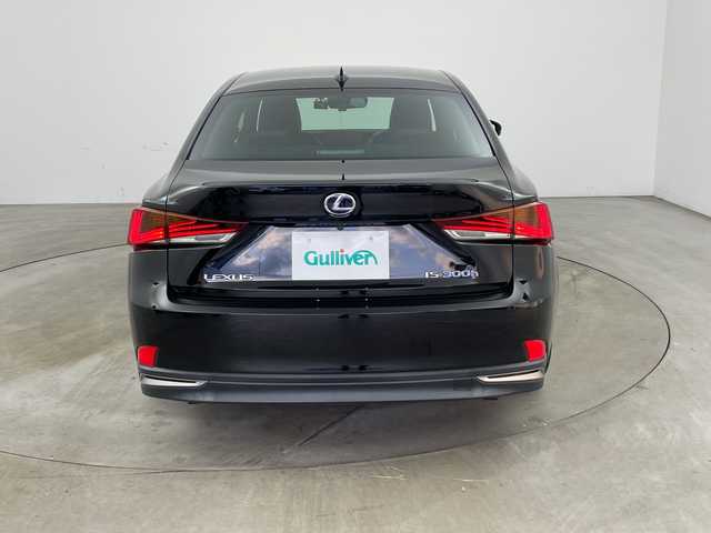 レクサス ＩＳ 300h Fスポーツ 兵庫県 2017(平29)年 6.9万km ブラック ・純正ナビ/CD/DVD/TV/Bluetooth/USB/・バックカメラ/・ハーフレザーシート/・前席シートヒーター/・前席パワーシート/・前後ドライブレコーダー/・Lexus　Safety　System　＋/・プリクラッシュセーフティ/・レーンディパーチャーアラート/・レーダークルーズコントロール/・オートマチックハイビーム/・純正１８インチアルミホイール/・nanoe/・ビルトインETC2.0/・パドルシフト/・ドアミラーヒーター/・LEDヘッドライト/・スマートキー