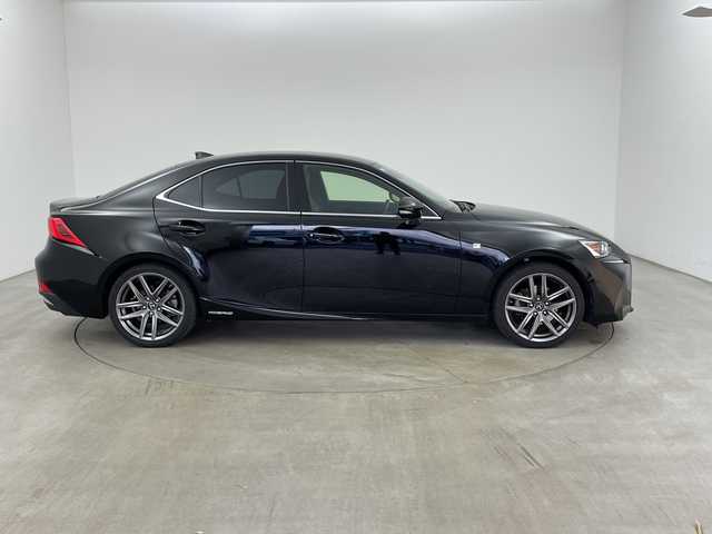 レクサス ＩＳ 300h Fスポーツ 兵庫県 2017(平29)年 6.9万km ブラック ・純正ナビ/CD/DVD/TV/Bluetooth/USB/・バックカメラ/・ハーフレザーシート/・前席シートヒーター/・前席パワーシート/・前後ドライブレコーダー/・Lexus　Safety　System　＋/・プリクラッシュセーフティ/・レーンディパーチャーアラート/・レーダークルーズコントロール/・オートマチックハイビーム/・純正１８インチアルミホイール/・nanoe/・ビルトインETC2.0/・パドルシフト/・ドアミラーヒーター/・LEDヘッドライト/・スマートキー