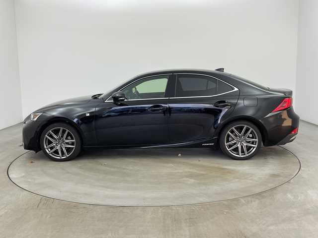 レクサス ＩＳ 300h Fスポーツ 兵庫県 2017(平29)年 6.9万km ブラック ・純正ナビ/CD/DVD/TV/Bluetooth/USB/・バックカメラ/・ハーフレザーシート/・前席シートヒーター/・前席パワーシート/・前後ドライブレコーダー/・Lexus　Safety　System　＋/・プリクラッシュセーフティ/・レーンディパーチャーアラート/・レーダークルーズコントロール/・オートマチックハイビーム/・純正１８インチアルミホイール/・nanoe/・ビルトインETC2.0/・パドルシフト/・ドアミラーヒーター/・LEDヘッドライト/・スマートキー