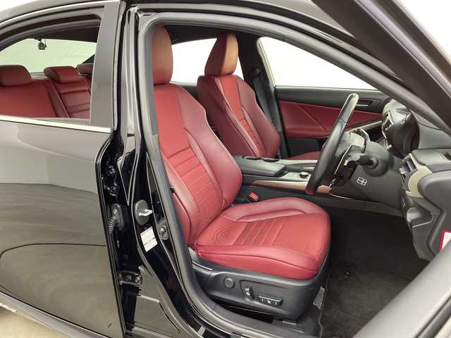 レクサス ＩＳ 300h Fスポーツ 兵庫県 2017(平29)年 6.9万km ブラック ・純正ナビ/CD/DVD/TV/Bluetooth/USB/・バックカメラ/・ハーフレザーシート/・前席シートヒーター/・前席パワーシート/・前後ドライブレコーダー/・Lexus　Safety　System　＋/・プリクラッシュセーフティ/・レーンディパーチャーアラート/・レーダークルーズコントロール/・オートマチックハイビーム/・純正１８インチアルミホイール/・nanoe/・ビルトインETC2.0/・パドルシフト/・ドアミラーヒーター/・LEDヘッドライト/・スマートキー