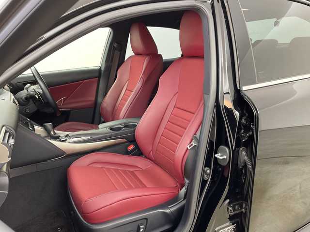 レクサス ＩＳ 300h Fスポーツ 兵庫県 2017(平29)年 6.9万km ブラック ・純正ナビ/CD/DVD/TV/Bluetooth/USB/・バックカメラ/・ハーフレザーシート/・前席シートヒーター/・前席パワーシート/・前後ドライブレコーダー/・Lexus　Safety　System　＋/・プリクラッシュセーフティ/・レーンディパーチャーアラート/・レーダークルーズコントロール/・オートマチックハイビーム/・純正１８インチアルミホイール/・nanoe/・ビルトインETC2.0/・パドルシフト/・ドアミラーヒーター/・LEDヘッドライト/・スマートキー