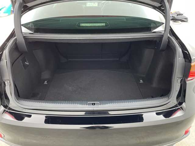 レクサス ＩＳ 300h Fスポーツ 兵庫県 2017(平29)年 6.9万km ブラック ・純正ナビ/CD/DVD/TV/Bluetooth/USB/・バックカメラ/・ハーフレザーシート/・前席シートヒーター/・前席パワーシート/・前後ドライブレコーダー/・Lexus　Safety　System　＋/・プリクラッシュセーフティ/・レーンディパーチャーアラート/・レーダークルーズコントロール/・オートマチックハイビーム/・純正１８インチアルミホイール/・nanoe/・ビルトインETC2.0/・パドルシフト/・ドアミラーヒーター/・LEDヘッドライト/・スマートキー