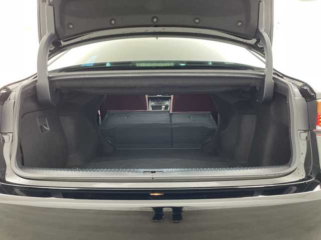 レクサス ＩＳ 300h Fスポーツ 兵庫県 2017(平29)年 6.9万km ブラック ・純正ナビ/CD/DVD/TV/Bluetooth/USB/・バックカメラ/・ハーフレザーシート/・前席シートヒーター/・前席パワーシート/・前後ドライブレコーダー/・Lexus　Safety　System　＋/・プリクラッシュセーフティ/・レーンディパーチャーアラート/・レーダークルーズコントロール/・オートマチックハイビーム/・純正１８インチアルミホイール/・nanoe/・ビルトインETC2.0/・パドルシフト/・ドアミラーヒーター/・LEDヘッドライト/・スマートキー