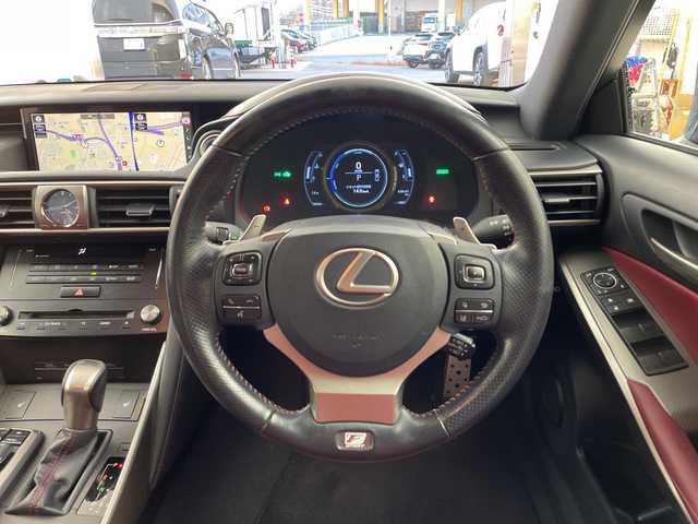 レクサス ＩＳ 300h Fスポーツ 兵庫県 2017(平29)年 6.9万km ブラック ・純正ナビ/CD/DVD/TV/Bluetooth/USB/・バックカメラ/・ハーフレザーシート/・前席シートヒーター/・前席パワーシート/・前後ドライブレコーダー/・Lexus　Safety　System　＋/・プリクラッシュセーフティ/・レーンディパーチャーアラート/・レーダークルーズコントロール/・オートマチックハイビーム/・純正１８インチアルミホイール/・nanoe/・ビルトインETC2.0/・パドルシフト/・ドアミラーヒーター/・LEDヘッドライト/・スマートキー
