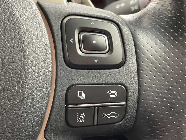 レクサス ＩＳ 300h Fスポーツ 兵庫県 2017(平29)年 6.9万km ブラック ・純正ナビ/CD/DVD/TV/Bluetooth/USB/・バックカメラ/・ハーフレザーシート/・前席シートヒーター/・前席パワーシート/・前後ドライブレコーダー/・Lexus　Safety　System　＋/・プリクラッシュセーフティ/・レーンディパーチャーアラート/・レーダークルーズコントロール/・オートマチックハイビーム/・純正１８インチアルミホイール/・nanoe/・ビルトインETC2.0/・パドルシフト/・ドアミラーヒーター/・LEDヘッドライト/・スマートキー