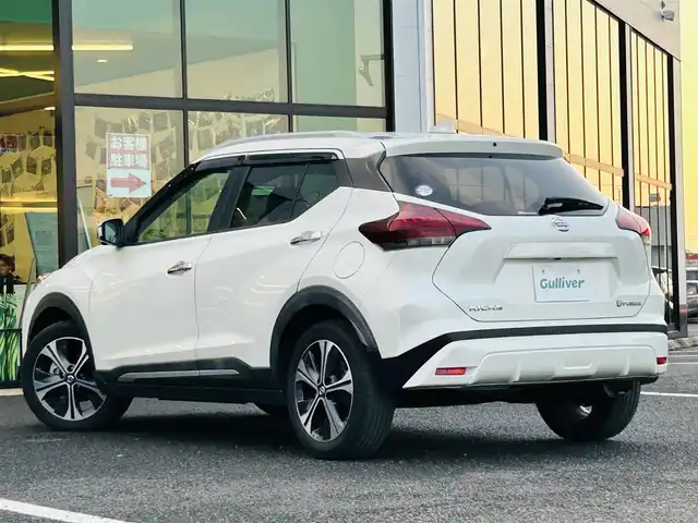 日産 キックス X 熊本県 2021(令3)年 4.3万km ブリリアントホワイトパール 純正カーナビ/AM/FM/BT/CD/DVD/USB/SD/Ipod//・DTV/プロパイロット/エマージェンシーブレーキ/アンチロックブレーキシステム/ビークルダイナミクスコントロール/車線逸脱警報/車線逸脱防止支援機能/ふらつき警報/ペダル踏み間違い加速抑制装置/インテリジェントルームミラー/革巻きステアリング/・ステアリングスイッチ/フォグランプ/ヘッドライトレベライザー/電動格納ミラー/・ウィンカーミラー/ドアバイザー/純正フロアマット