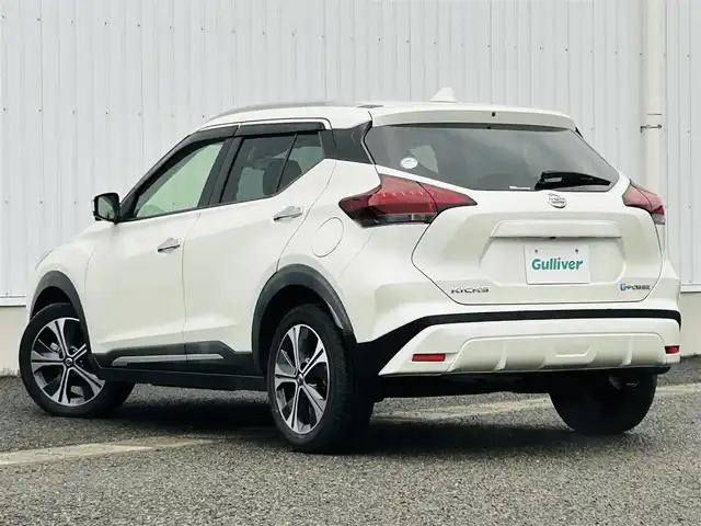 日産 キックス X 熊本県 2021(令3)年 4.3万km ブリリアントホワイトパール 純正カーナビ/AM/FM/BT/CD/DVD/USB/SD/Ipod//・DTV/プロパイロット/エマージェンシーブレーキ/アンチロックブレーキシステム/ビークルダイナミクスコントロール/車線逸脱警報/車線逸脱防止支援機能/ふらつき警報/ペダル踏み間違い加速抑制装置/インテリジェントルームミラー/革巻きステアリング/・ステアリングスイッチ/フォグランプ/ヘッドライトレベライザー/電動格納ミラー/・ウィンカーミラー/ドアバイザー/純正フロアマット