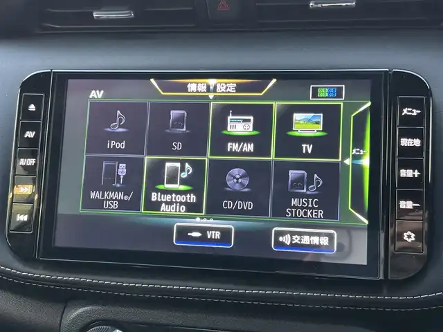 日産 キックス X 熊本県 2021(令3)年 4.3万km ブリリアントホワイトパール 純正カーナビ/AM/FM/BT/CD/DVD/USB/SD/Ipod//・DTV/プロパイロット/エマージェンシーブレーキ/アンチロックブレーキシステム/ビークルダイナミクスコントロール/車線逸脱警報/車線逸脱防止支援機能/ふらつき警報/ペダル踏み間違い加速抑制装置/インテリジェントルームミラー/革巻きステアリング/・ステアリングスイッチ/フォグランプ/ヘッドライトレベライザー/電動格納ミラー/・ウィンカーミラー/ドアバイザー/純正フロアマット