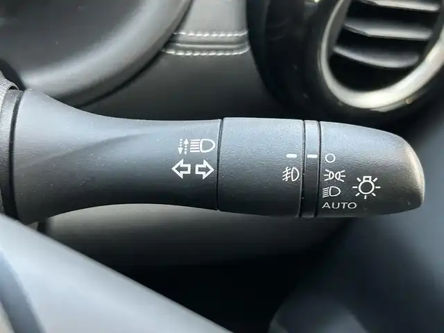 日産 キックス X 熊本県 2021(令3)年 4.3万km ブリリアントホワイトパール 純正カーナビ/AM/FM/BT/CD/DVD/USB/SD/Ipod//・DTV/プロパイロット/エマージェンシーブレーキ/アンチロックブレーキシステム/ビークルダイナミクスコントロール/車線逸脱警報/車線逸脱防止支援機能/ふらつき警報/ペダル踏み間違い加速抑制装置/インテリジェントルームミラー/革巻きステアリング/・ステアリングスイッチ/フォグランプ/ヘッドライトレベライザー/電動格納ミラー/・ウィンカーミラー/ドアバイザー/純正フロアマット