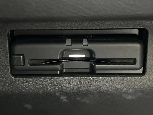 日産 キックス X 熊本県 2021(令3)年 4.3万km ブリリアントホワイトパール 純正カーナビ/AM/FM/BT/CD/DVD/USB/SD/Ipod//・DTV/プロパイロット/エマージェンシーブレーキ/アンチロックブレーキシステム/ビークルダイナミクスコントロール/車線逸脱警報/車線逸脱防止支援機能/ふらつき警報/ペダル踏み間違い加速抑制装置/インテリジェントルームミラー/革巻きステアリング/・ステアリングスイッチ/フォグランプ/ヘッドライトレベライザー/電動格納ミラー/・ウィンカーミラー/ドアバイザー/純正フロアマット