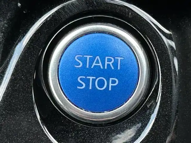 日産 キックス X 熊本県 2021(令3)年 4.3万km ブリリアントホワイトパール 純正カーナビ/AM/FM/BT/CD/DVD/USB/SD/Ipod//・DTV/プロパイロット/エマージェンシーブレーキ/アンチロックブレーキシステム/ビークルダイナミクスコントロール/車線逸脱警報/車線逸脱防止支援機能/ふらつき警報/ペダル踏み間違い加速抑制装置/インテリジェントルームミラー/革巻きステアリング/・ステアリングスイッチ/フォグランプ/ヘッドライトレベライザー/電動格納ミラー/・ウィンカーミラー/ドアバイザー/純正フロアマット