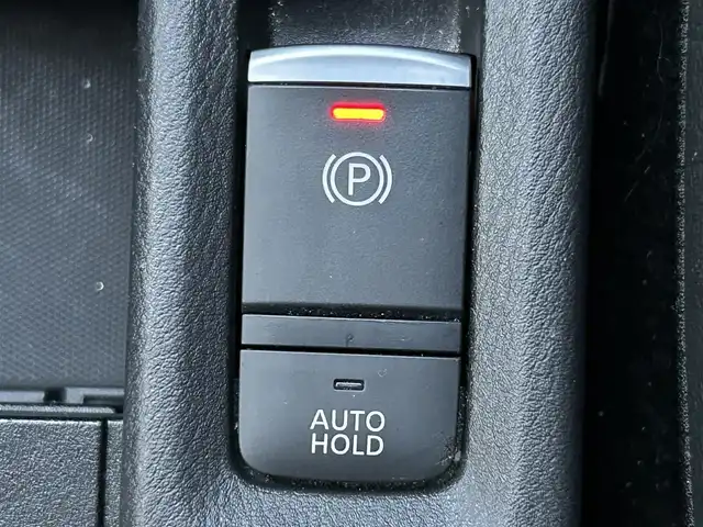 日産 キックス X 熊本県 2021(令3)年 4.3万km ブリリアントホワイトパール 純正カーナビ/AM/FM/BT/CD/DVD/USB/SD/Ipod//・DTV/プロパイロット/エマージェンシーブレーキ/アンチロックブレーキシステム/ビークルダイナミクスコントロール/車線逸脱警報/車線逸脱防止支援機能/ふらつき警報/ペダル踏み間違い加速抑制装置/インテリジェントルームミラー/革巻きステアリング/・ステアリングスイッチ/フォグランプ/ヘッドライトレベライザー/電動格納ミラー/・ウィンカーミラー/ドアバイザー/純正フロアマット