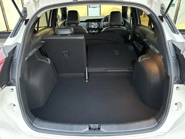 日産 キックス X 熊本県 2021(令3)年 4.3万km ブリリアントホワイトパール 純正カーナビ/AM/FM/BT/CD/DVD/USB/SD/Ipod//・DTV/プロパイロット/エマージェンシーブレーキ/アンチロックブレーキシステム/ビークルダイナミクスコントロール/車線逸脱警報/車線逸脱防止支援機能/ふらつき警報/ペダル踏み間違い加速抑制装置/インテリジェントルームミラー/革巻きステアリング/・ステアリングスイッチ/フォグランプ/ヘッドライトレベライザー/電動格納ミラー/・ウィンカーミラー/ドアバイザー/純正フロアマット