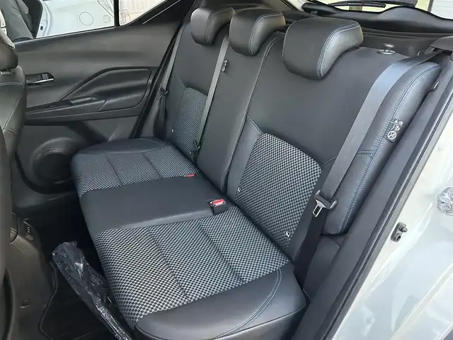 日産 キックス X 熊本県 2021(令3)年 4.3万km ブリリアントホワイトパール 純正カーナビ/AM/FM/BT/CD/DVD/USB/SD/Ipod//・DTV/プロパイロット/エマージェンシーブレーキ/アンチロックブレーキシステム/ビークルダイナミクスコントロール/車線逸脱警報/車線逸脱防止支援機能/ふらつき警報/ペダル踏み間違い加速抑制装置/インテリジェントルームミラー/革巻きステアリング/・ステアリングスイッチ/フォグランプ/ヘッドライトレベライザー/電動格納ミラー/・ウィンカーミラー/ドアバイザー/純正フロアマット