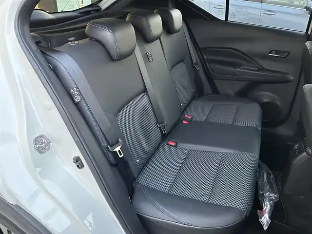 日産 キックス X 熊本県 2021(令3)年 4.3万km ブリリアントホワイトパール 純正カーナビ/AM/FM/BT/CD/DVD/USB/SD/Ipod//・DTV/プロパイロット/エマージェンシーブレーキ/アンチロックブレーキシステム/ビークルダイナミクスコントロール/車線逸脱警報/車線逸脱防止支援機能/ふらつき警報/ペダル踏み間違い加速抑制装置/インテリジェントルームミラー/革巻きステアリング/・ステアリングスイッチ/フォグランプ/ヘッドライトレベライザー/電動格納ミラー/・ウィンカーミラー/ドアバイザー/純正フロアマット