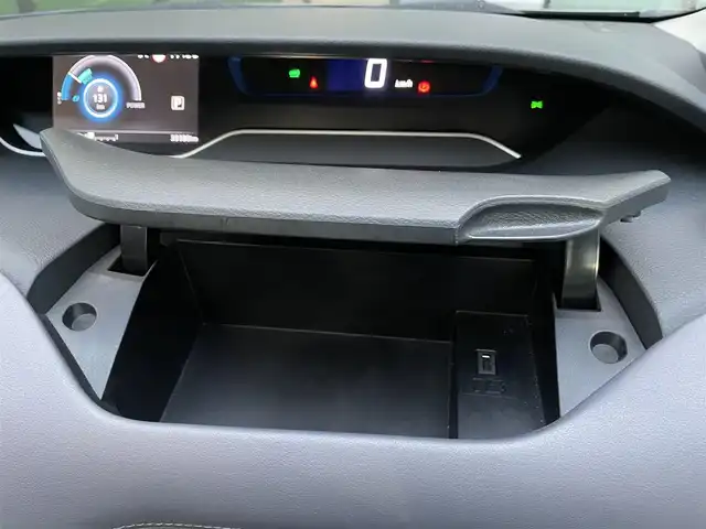 日産 セレナ e－パワー ハイウェイスター V 香川県 2021(令3)年 3.4万km ダークメタルグレー プロパイロット/純正10型ナビ/・CD/DVD/BT/DTV/アラウンドビューモニター/両側電動スライドドア/ハンズフリーオートスライド/インテリジェントルームミラー/革巻きステアリング/ステアリングリモコン/LEDライト/フォグライト/リアロールサンシェード/スマートキー/プッシュスタート
