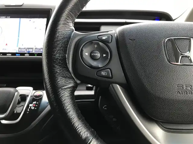 ホンダ フリード ハイブリット G ブラックスタイル 鳥取県 2022(令4)年 2.6万km プラチナホワイトパール 純正9インチナビ/フルセグ/CD/DVD/BT/USB/バックカメラ/ホンダセンシング/レーンキープアシスト/レーダークルーズコントロール/両側パワースライドドア/ビルトインETC/ドライブレコーダー/前席シートヒーター/LEDヘットライト/フォグライト/純正15インチアルミホイール/プッシュエンジンスタート/スマートキー×２/フロアマット・ドアバイザー