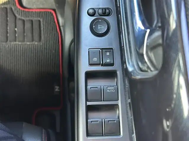 ホンダ Ｎ ＢＯＸ カスタム G ターボ Lパッケージ 岡山県 2016(平28)年 4.2万km プレミアムホワイトパール 登録時走行距離：　42006km/サンルーフ/社外ナビ/バックカメラ/ドライブレコーダー/ETC/両側パワースライドドア/革巻きステアリング/ステアリングスイッチ/純正LEDヘッドライト/オートライト/プッシュスタート/スマートキー/スペアキー×1/アイドリングストップ/純正アルミホイール 15インチ/ドアバイザー/ロールサンシェード/シーケンシャルウインカー/ウインカーミラー/電動格納ミラー/オートリトラミラー/純正フロアマット/横滑防止装置/盗難防止装置/取扱説明書/ナビ取扱説明書/新車時整備手帳
