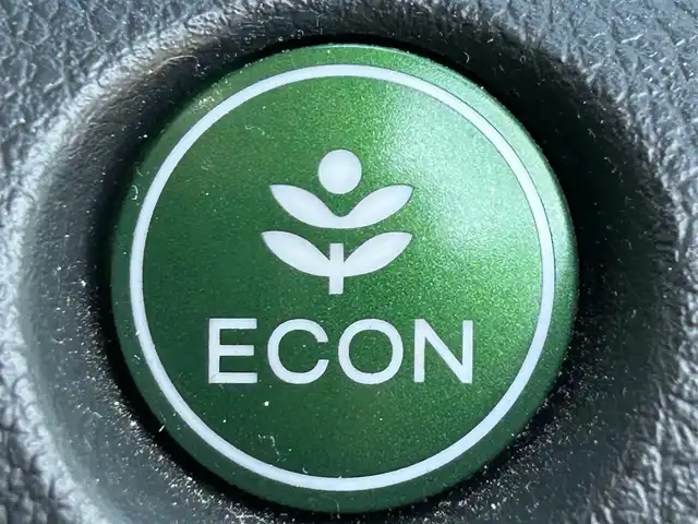 ホンダ Ｎ ＢＯＸ カスタム G ターボ Lパッケージ 岡山県 2016(平28)年 4.2万km プレミアムホワイトパール 登録時走行距離：　42006km/サンルーフ/社外ナビ/バックカメラ/ドライブレコーダー/ETC/両側パワースライドドア/革巻きステアリング/ステアリングスイッチ/純正LEDヘッドライト/オートライト/プッシュスタート/スマートキー/スペアキー×1/アイドリングストップ/純正アルミホイール 15インチ/ドアバイザー/ロールサンシェード/シーケンシャルウインカー/ウインカーミラー/電動格納ミラー/オートリトラミラー/純正フロアマット/横滑防止装置/盗難防止装置/取扱説明書/ナビ取扱説明書/新車時整備手帳