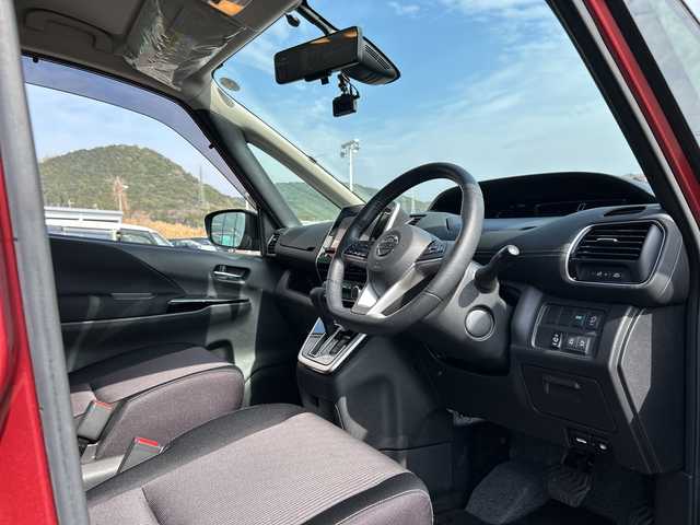 日産 セレナ ハイウェイスター G プロパイロットED 鹿児島県 2017(平29)年 2.3万km マルーンレッド 2トーン 社外8インチナビ(AVIC-RL900)/・TV/BT/CD/DVD/AM.FM/AUX/アラウンドビューモニター/前後ドライブレコーダー/デジタルインナーミラー/プロパイロット/シートヒーター/エアーシート/両側パワースライドドア/オートホールド/前後コーナーセンサー/純正フロアマット/純正アルミホイール/登録時22/682km/ETC/電動格納ミラー/ロールサンシェード/インテリジェントキー/スペアキー