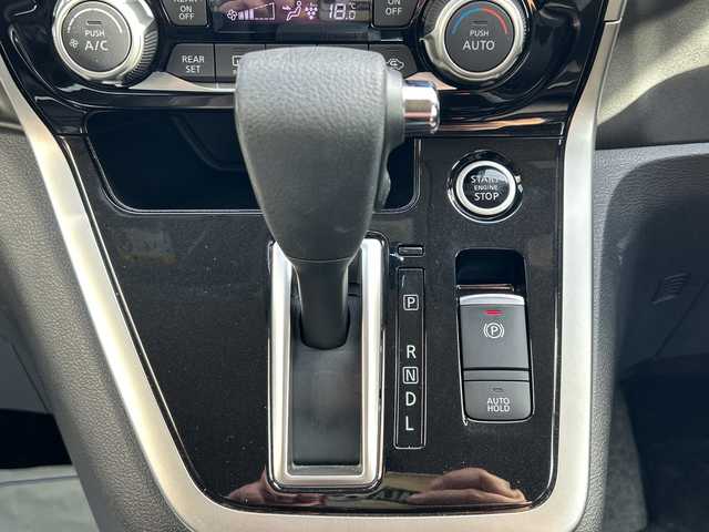 日産 セレナ ハイウェイスター G プロパイロットED 鹿児島県 2017(平29)年 2.3万km マルーンレッド 2トーン 社外8インチナビ(AVIC-RL900)/・TV/BT/CD/DVD/AM.FM/AUX/アラウンドビューモニター/前後ドライブレコーダー/デジタルインナーミラー/プロパイロット/シートヒーター/エアーシート/両側パワースライドドア/オートホールド/前後コーナーセンサー/純正フロアマット/純正アルミホイール/登録時22/682km/ETC/電動格納ミラー/ロールサンシェード/インテリジェントキー/スペアキー