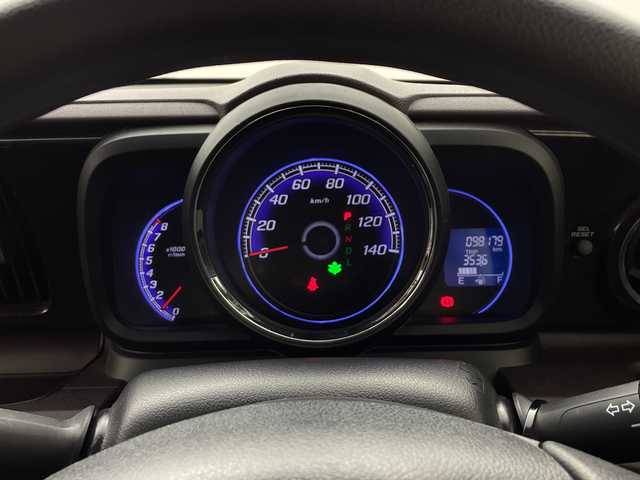 ホンダ Ｎ ＯＮＥ プレミアム 愛知県 2013(平25)年 9.9万km プレミアムホワイトパール /純正ディスプレイオーディオ//バックカメラ//ECONモード//前後ドライブレコーダー(DRY-TW73)//Bluetooth・AM・FM・HDMI・USB//横滑り防止システム//エマージェンシーストップシグナル//電動格納ミラーウィンカー//ＨＩＤオートライト//フロントフォグランプ//プッシュスタート//純正アルミホイール//DC12V//保証書//スペアキー