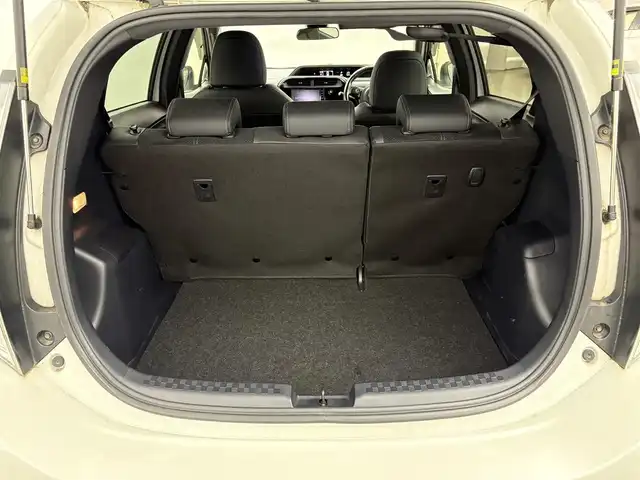 トヨタ アクア G GRスポーツ 17インチPKG 福岡県 2019(平31)年 6.1万km ホワイトパールクリスタルシャイン 禁煙車　/純正７型ナビ/(CD DVD BT フルセグ)　/バックカメラ　/ETC　/トヨタセーフティセンス　/プリクラッシュセーフティ　/レーンキープアシスト　/オートハイビーム　/クルーズコントロール　/ハーフレザーシート　/シートヒーター　/オートライト　/LEDヘッドライト　/フォグランプ