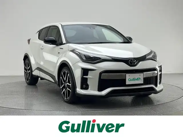 トヨタ Ｃ－ＨＲ S GRスポーツ 兵庫県 2019(令1)年 5.9万km ホワイトパールクリスタルシャイン ・純正メモリナビ/（ＢＴ・ＵＳＢ・フルセグＴＶ）/・Miracast　/・純正ディスプレイオーディオ　/・寒冷地仕様　/・トヨタセーフティーセンス　/・ACC　/・BSM　/・LTD　/・PCS　/・前後ドライブレコーダー　/・パノラミックビューモニター　/・ビルトインETC2.0　/・ハーフレザーシート/・シートヒーター/・純正マット/・純正１９インチＡＷ/・LEDヘッドライト/・ＬＥＤフォグランプ