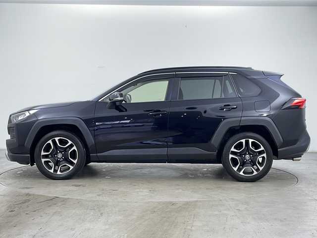 トヨタ ＲＡＶ４ アドベンチャー 道央・札幌 2019(令1)年 7.7万km アティチュードブラックマイカ ・４WD/・ワンオーナー/・社外9インチナビ(KENWOOD MDV-M906HDL)/　Bluetooth/フルセグTV/CD/DVD/・トヨタセーフティセンス/　プリクラッシュセーフティ/　誤発進抑制/　レーントレーシングアシスト/　レーダークルーズコントロール/　オートハイビーム/・バックカメラ/・ビルトインETC/・前後ドライブレコーダー/・ダウンヒルアシスト/・LEDヘッドランプ/・フォグランプ/・ドアバイザー/・純正19インチアルミホイール/・合皮シート/・パワーシート(D席)/・サイド+カーテンエアバッグ/・社外フロアマット/・スマートキー×2本/・保証書、取扱説明書付属