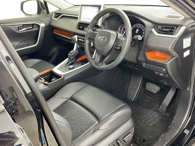 トヨタ ＲＡＶ４ アドベンチャー 道央・札幌 2019(令1)年 7.7万km アティチュードブラックマイカ ・４WD/・ワンオーナー/・社外9インチナビ(KENWOOD MDV-M906HDL)/　Bluetooth/フルセグTV/CD/DVD/・トヨタセーフティセンス/　プリクラッシュセーフティ/　誤発進抑制/　レーントレーシングアシスト/　レーダークルーズコントロール/　オートハイビーム/・バックカメラ/・ビルトインETC/・前後ドライブレコーダー/・ダウンヒルアシスト/・LEDヘッドランプ/・フォグランプ/・ドアバイザー/・純正19インチアルミホイール/・合皮シート/・パワーシート(D席)/・サイド+カーテンエアバッグ/・社外フロアマット/・スマートキー×2本/・保証書、取扱説明書付属