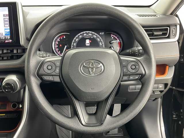 トヨタ ＲＡＶ４ アドベンチャー 道央・札幌 2019(令1)年 7.7万km アティチュードブラックマイカ ・４WD/・ワンオーナー/・社外9インチナビ(KENWOOD MDV-M906HDL)/　Bluetooth/フルセグTV/CD/DVD/・トヨタセーフティセンス/　プリクラッシュセーフティ/　誤発進抑制/　レーントレーシングアシスト/　レーダークルーズコントロール/　オートハイビーム/・バックカメラ/・ビルトインETC/・前後ドライブレコーダー/・ダウンヒルアシスト/・LEDヘッドランプ/・フォグランプ/・ドアバイザー/・純正19インチアルミホイール/・合皮シート/・パワーシート(D席)/・サイド+カーテンエアバッグ/・社外フロアマット/・スマートキー×2本/・保証書、取扱説明書付属