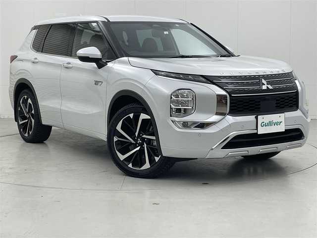 三菱 アウトランダー ＰＨＥＶ P 茨城県 2022(令4)年 1万km ホワイトダイヤモンド 純正ナビ＋フルセグTV/アラウンドビューモニター/BOSEプレミアムサウンド/ヘッドアップディスプレイ/メモリー機能付パワーシート/ハンズフリーパワーバックドア/シートヒーター/ETC2.0/純正フロアマット/置くだけ充電/純正AW/LEDヘッドライト/コーナーセンサー前後/充電ケーブルあり
