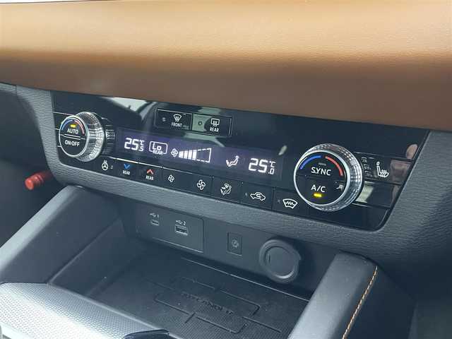 三菱 アウトランダー ＰＨＥＶ P 茨城県 2022(令4)年 1万km ホワイトダイヤモンド 純正ナビ＋フルセグTV/アラウンドビューモニター/BOSEプレミアムサウンド/ヘッドアップディスプレイ/メモリー機能付パワーシート/ハンズフリーパワーバックドア/シートヒーター/ETC2.0/純正フロアマット/置くだけ充電/純正AW/LEDヘッドライト/コーナーセンサー前後/充電ケーブルあり