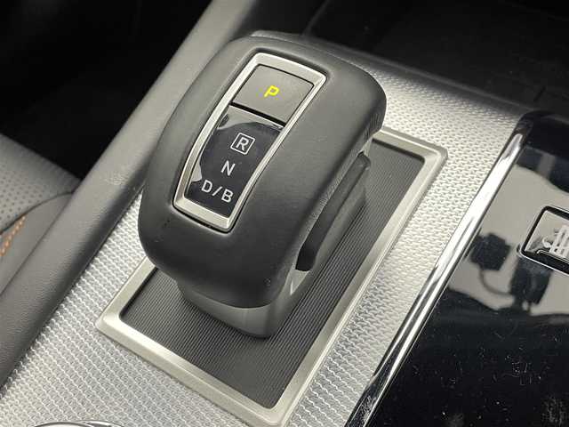 三菱 アウトランダー ＰＨＥＶ P 茨城県 2022(令4)年 1万km ホワイトダイヤモンド 純正ナビ＋フルセグTV/アラウンドビューモニター/BOSEプレミアムサウンド/ヘッドアップディスプレイ/メモリー機能付パワーシート/ハンズフリーパワーバックドア/シートヒーター/ETC2.0/純正フロアマット/置くだけ充電/純正AW/LEDヘッドライト/コーナーセンサー前後/充電ケーブルあり