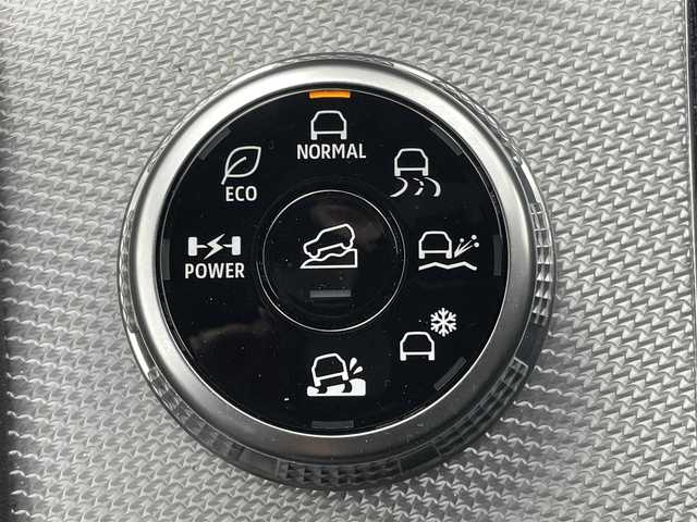 三菱 アウトランダー ＰＨＥＶ P 茨城県 2022(令4)年 1万km ホワイトダイヤモンド 純正ナビ＋フルセグTV/アラウンドビューモニター/BOSEプレミアムサウンド/ヘッドアップディスプレイ/メモリー機能付パワーシート/ハンズフリーパワーバックドア/シートヒーター/ETC2.0/純正フロアマット/置くだけ充電/純正AW/LEDヘッドライト/コーナーセンサー前後/充電ケーブルあり