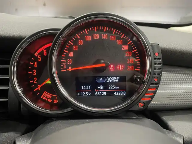 ＭＩＮＩ ミニ クーパー D 群馬県 2017(平29)年 6.4万km ホワイト・シルバー 純正HDDナビ/バックカメラ/社外フルセグTV/前後ドラレコ/コーナーセンサー /アンビエントライト