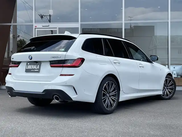 ＢＭＷ ３２０ｄ xDrive ツーリング Mスポーツ 岐阜県 2021(令3)年 3.8万km アルピンホワイトⅢ ドライビング・アシストプロフェッショナル/アクティブクルーズコントロール（ストップ&ゴー機能付）/ステアリング&レーンコントロールアシスト/レーンディパーチャーウォーニング（車線逸脱警告システム）/レーン・チェンジ・ウォーニング/アクティブ・サイド・コリジョン・プロテクション/前車接近警告機能/衝突回避・被害軽減ブレーキ（事故回避アシスト付）/後車衝突警告機能/クロストラフィックウォーニング（フロント&リヤ）/高速道路渋滞時ハンズオフアシスト/エマージェンシーストップアシスト/トラフィック・サイン・アシスト（速度制限認識）/パークディスタンスコントロール/パーキング・アシスト/誤発進抑制制御/アダプティブLEDヘッドライト/LEDフォグライト/BMWライブコックピット/12.3インチマルチディスプレイメーターパネル/10.25インチワイドコントロールディスプレイ/HDDナビゲーションシステム/全方位カメラ/アンビエントライト