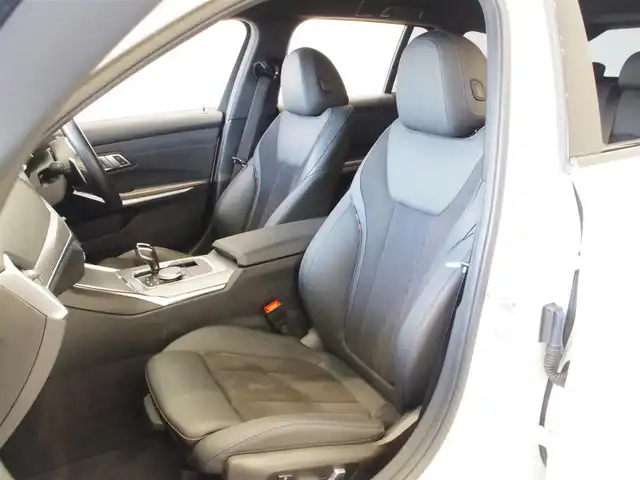 ＢＭＷ ３２０ｄ xDrive ツーリング Mスポーツ 岐阜県 2021(令3)年 3.8万km アルピンホワイトⅢ ドライビング・アシストプロフェッショナル/アクティブクルーズコントロール（ストップ&ゴー機能付）/ステアリング&レーンコントロールアシスト/レーンディパーチャーウォーニング（車線逸脱警告システム）/レーン・チェンジ・ウォーニング/アクティブ・サイド・コリジョン・プロテクション/前車接近警告機能/衝突回避・被害軽減ブレーキ（事故回避アシスト付）/後車衝突警告機能/クロストラフィックウォーニング（フロント&リヤ）/高速道路渋滞時ハンズオフアシスト/エマージェンシーストップアシスト/トラフィック・サイン・アシスト（速度制限認識）/パークディスタンスコントロール/パーキング・アシスト/誤発進抑制制御/アダプティブLEDヘッドライト/LEDフォグライト/BMWライブコックピット/12.3インチマルチディスプレイメーターパネル/10.25インチワイドコントロールディスプレイ/HDDナビゲーションシステム/全方位カメラ/アンビエントライト