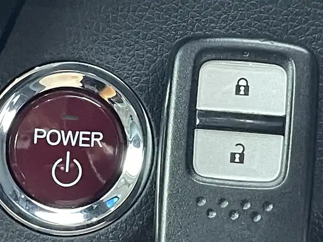 ホンダ ヴェゼル ハイブリッド Z ホンダセンシング 熊本県 2016(平28)年 5.7万km ホワイトオーキッドパール 禁煙車　/純正ナビVXM-174VFXi（ＣＤ・ＤＶＤ・フルセグ・ＢＴ・ＵＳＢ）/バックカメラ　/前方ドライブレコーダー　/ビルトインETC/前席シートヒーター　/ホンダセンシング/・衝突軽減ブレーキ/・レーンキープアシスト/・誤発進抑制機能/・車線維持支援機能/・歩行者事故低減ステアリング/・路外逸脱抑制機能/・先行車発進お知らせ/・標識認識機能/横滑り防止/ハーフレザーシート/純正フロアマット/純正１７インチＡＷ/オートライト/LEDヘッドライト/フォグライト/スマートキー/プッシュスタート
