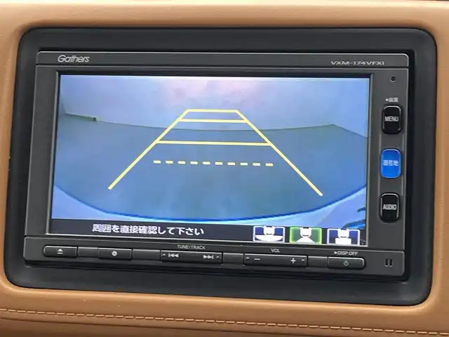 ホンダ ヴェゼル ハイブリッド Z ホンダセンシング 熊本県 2016(平28)年 5.7万km ホワイトオーキッドパール 禁煙車　/純正ナビVXM-174VFXi（ＣＤ・ＤＶＤ・フルセグ・ＢＴ・ＵＳＢ）/バックカメラ　/前方ドライブレコーダー　/ビルトインETC/前席シートヒーター　/ホンダセンシング/・衝突軽減ブレーキ/・レーンキープアシスト/・誤発進抑制機能/・車線維持支援機能/・歩行者事故低減ステアリング/・路外逸脱抑制機能/・先行車発進お知らせ/・標識認識機能/横滑り防止/ハーフレザーシート/純正フロアマット/純正１７インチＡＷ/オートライト/LEDヘッドライト/フォグライト/スマートキー/プッシュスタート