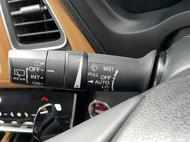 ホンダ ヴェゼル ハイブリッド Z ホンダセンシング 熊本県 2016(平28)年 5.7万km ホワイトオーキッドパール 禁煙車　/純正ナビVXM-174VFXi（ＣＤ・ＤＶＤ・フルセグ・ＢＴ・ＵＳＢ）/バックカメラ　/前方ドライブレコーダー　/ビルトインETC/前席シートヒーター　/ホンダセンシング/・衝突軽減ブレーキ/・レーンキープアシスト/・誤発進抑制機能/・車線維持支援機能/・歩行者事故低減ステアリング/・路外逸脱抑制機能/・先行車発進お知らせ/・標識認識機能/横滑り防止/ハーフレザーシート/純正フロアマット/純正１７インチＡＷ/オートライト/LEDヘッドライト/フォグライト/スマートキー/プッシュスタート
