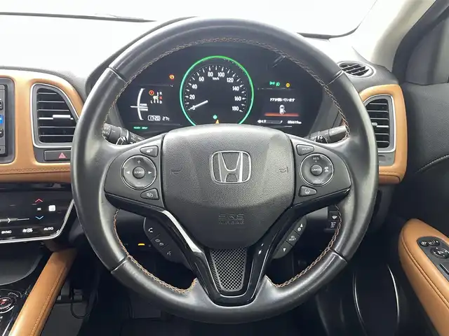 ホンダ ヴェゼル ハイブリッド Z ホンダセンシング 熊本県 2016(平28)年 5.7万km ホワイトオーキッドパール 禁煙車　/純正ナビVXM-174VFXi（ＣＤ・ＤＶＤ・フルセグ・ＢＴ・ＵＳＢ）/バックカメラ　/前方ドライブレコーダー　/ビルトインETC/前席シートヒーター　/ホンダセンシング/・衝突軽減ブレーキ/・レーンキープアシスト/・誤発進抑制機能/・車線維持支援機能/・歩行者事故低減ステアリング/・路外逸脱抑制機能/・先行車発進お知らせ/・標識認識機能/横滑り防止/ハーフレザーシート/純正フロアマット/純正１７インチＡＷ/オートライト/LEDヘッドライト/フォグライト/スマートキー/プッシュスタート